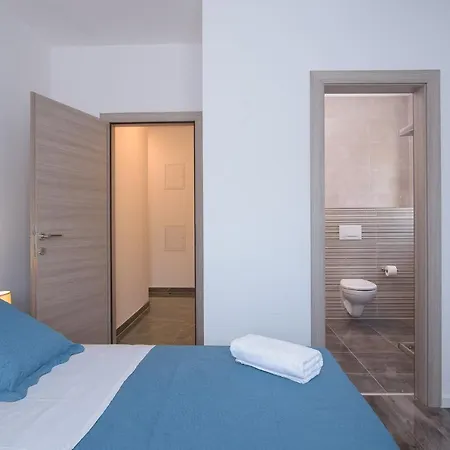 Apartment Barbara & Zoran With Heated Swimming Pool