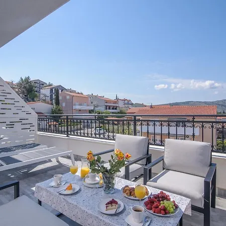 Barbara & Zoran With Heated Swimming Pool Seget Vranjica