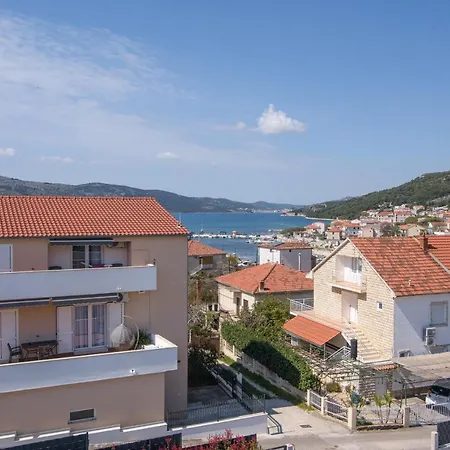 Barbara & Zoran With Heated Swimming Pool Apartment