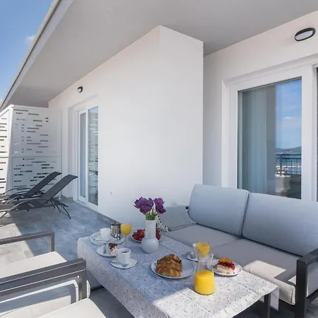 Barbara & Zoran With Heated Swimming Pool Apartment *