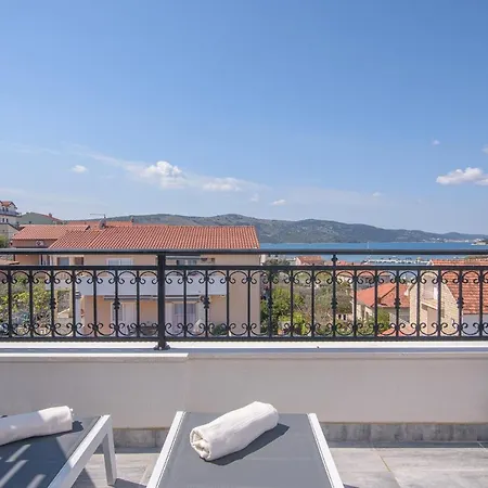 Barbara & Zoran With Heated Swimming Pool * Seget Vranjica