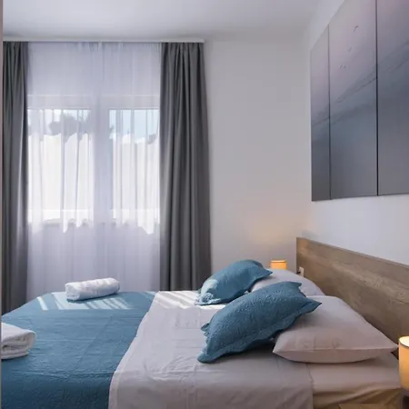 Barbara & Zoran With Heated Swimming Pool Apartment