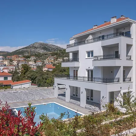 Barbara & Zoran With Heated Swimming Pool Seget Vranjica