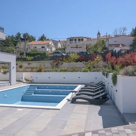Barbara & Zoran With Heated Swimming Pool