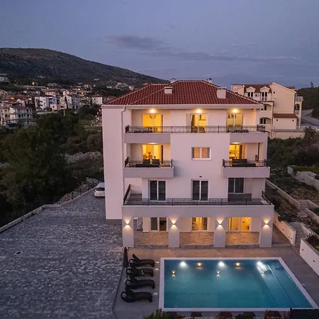 Barbara & Zoran With Heated Swimming Pool *