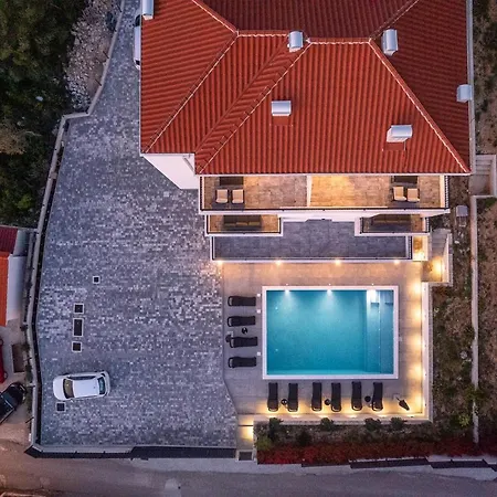 Barbara & Zoran With Heated Swimming Pool * Seget Vranjica