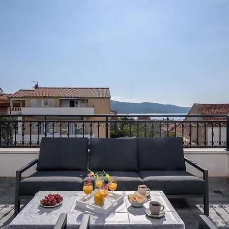 Apartment Barbara & Zoran With Heated Swimming Pool Seget Vranjica