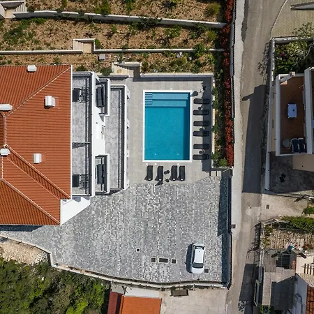 Barbara & Zoran With Heated Swimming Pool