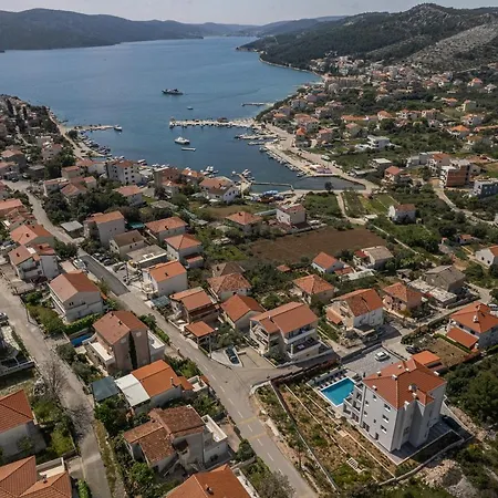 Barbara & Zoran With Heated Swimming Pool Apartment Seget Vranjica
