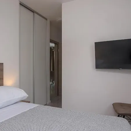 Apartment Barbara & Zoran With Heated Swimming Pool Seget Vranjica