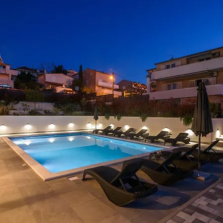 Apartment Barbara & Zoran With Heated Swimming Pool *