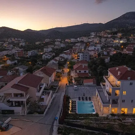 Barbara & Zoran With Heated Swimming Pool Seget Vranjica