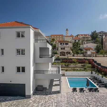 Barbara & Zoran With Heated Swimming Pool * Seget Vranjica