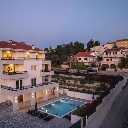 Apartment Barbara & Zoran With Heated Swimming Pool Seget Vranjica