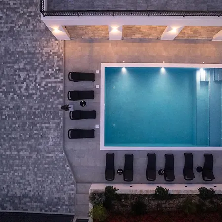 Barbara & Zoran With Heated Swimming Pool Seget Vranjica