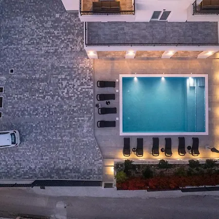 Barbara & Zoran With Heated Swimming Pool Apartment Seget Vranjica