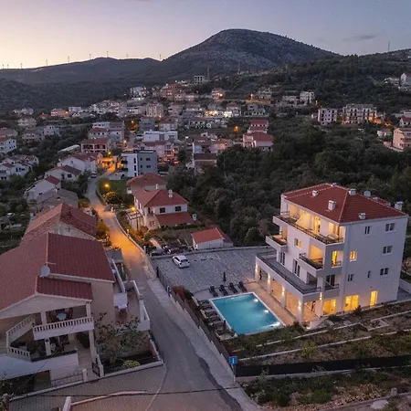 Apartment Barbara & Zoran With Heated Swimming Pool *
