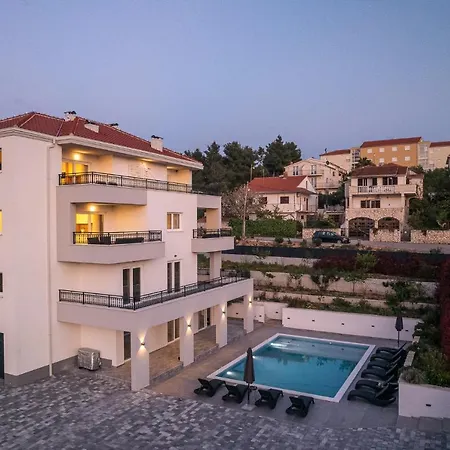 Barbara & Zoran With Heated Swimming Pool Seget Vranjica