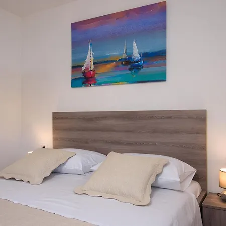 Apartment Barbara & Zoran With Heated Swimming Pool Seget Vranjica