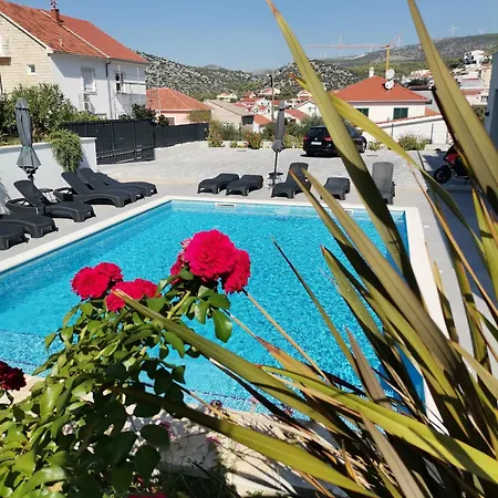 Barbara & Zoran With Heated Swimming Pool