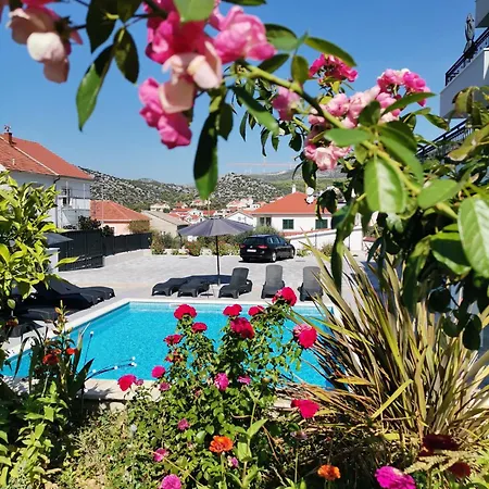 Apartment Barbara & Zoran With Heated Swimming Pool Seget Vranjica