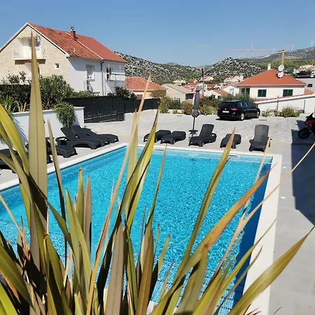 Barbara & Zoran With Heated Swimming Pool