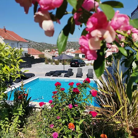 Apartment Barbara & Zoran With Heated Swimming Pool Seget Vranjica