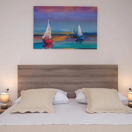 Barbara & Zoran With Heated Swimming Pool Apartment Seget Vranjica