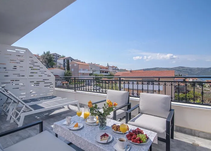 Barbara & Zoran With Heated Swimming Pool Seget Vranjica