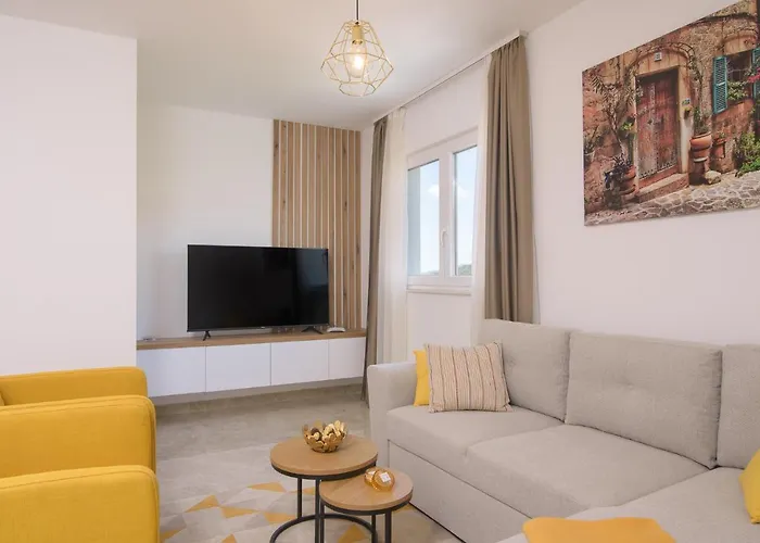 Apartamento Barbara & Zoran With Heated Swimming Pool