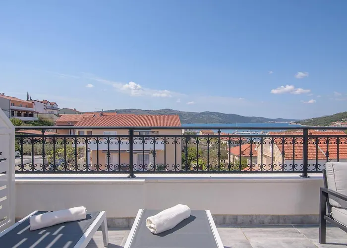 Barbara & Zoran With Heated Swimming Pool * Seget Vranjica