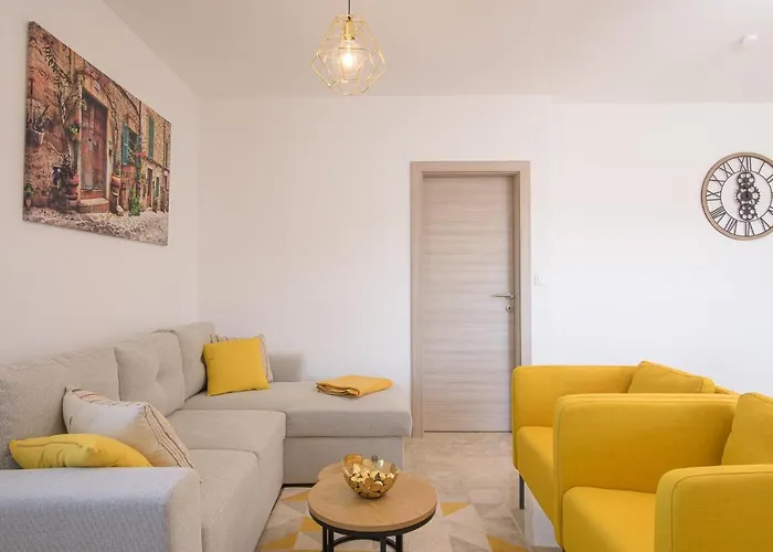 Apartamento Barbara & Zoran With Heated Swimming Pool *