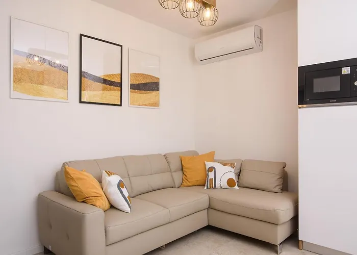 Apartamento Barbara & Zoran With Heated Swimming Pool Seget Vranjica