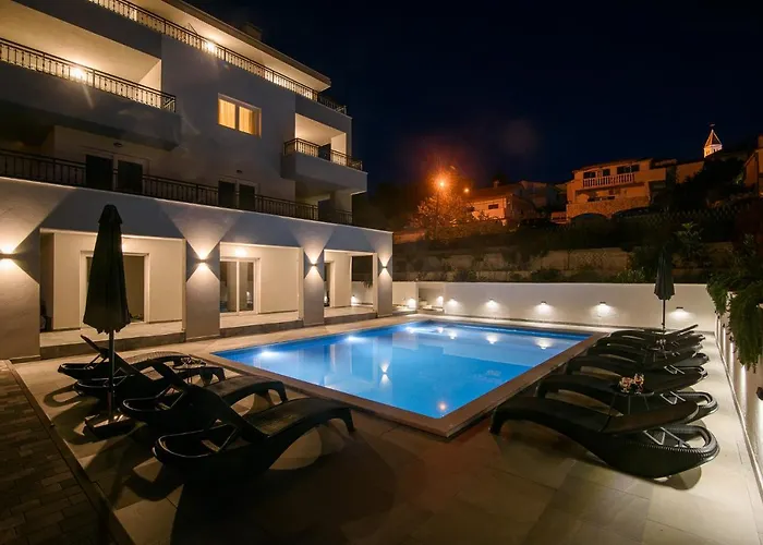 Barbara & Zoran With Heated Swimming Pool Apartamento Seget Vranjica