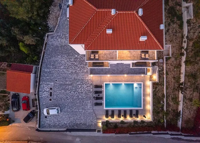 Barbara & Zoran With Heated Swimming Pool * Seget Vranjica