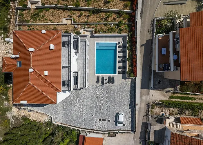 Barbara & Zoran With Heated Swimming Pool