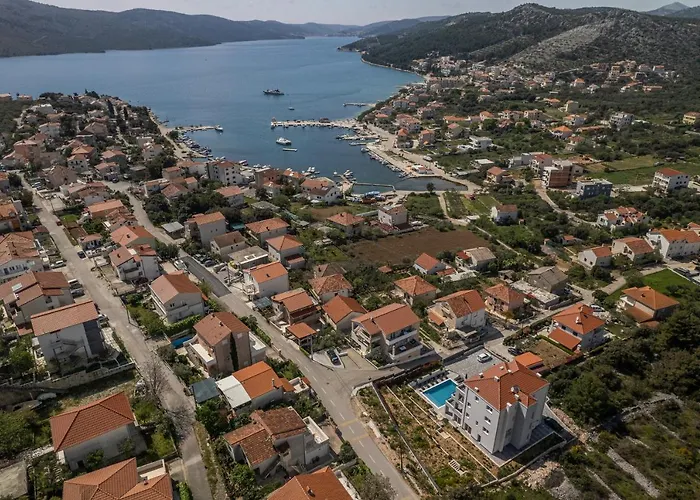 Barbara & Zoran With Heated Swimming Pool Apartamento Seget Vranjica
