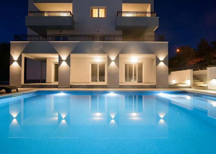 Apartamento Barbara & Zoran With Heated Swimming Pool *