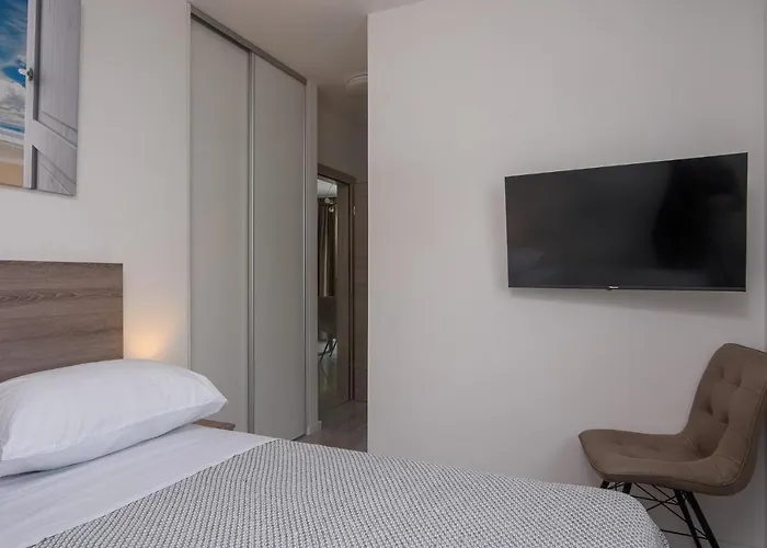 Apartamento Barbara & Zoran With Heated Swimming Pool Seget Vranjica