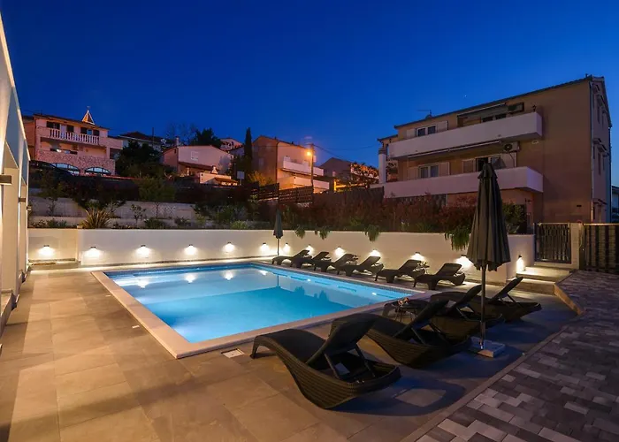 Apartamento Barbara & Zoran With Heated Swimming Pool *