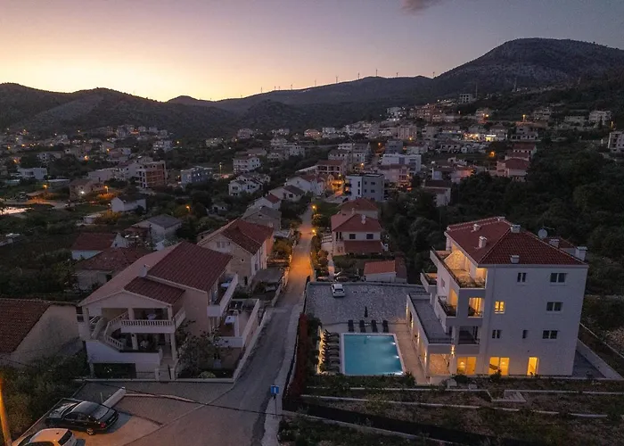 Barbara & Zoran With Heated Swimming Pool Seget Vranjica