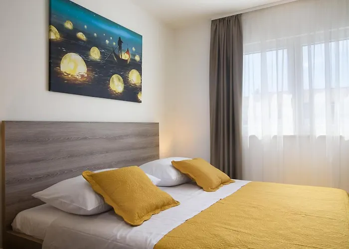Apartamento Barbara & Zoran With Heated Swimming Pool Seget Vranjica