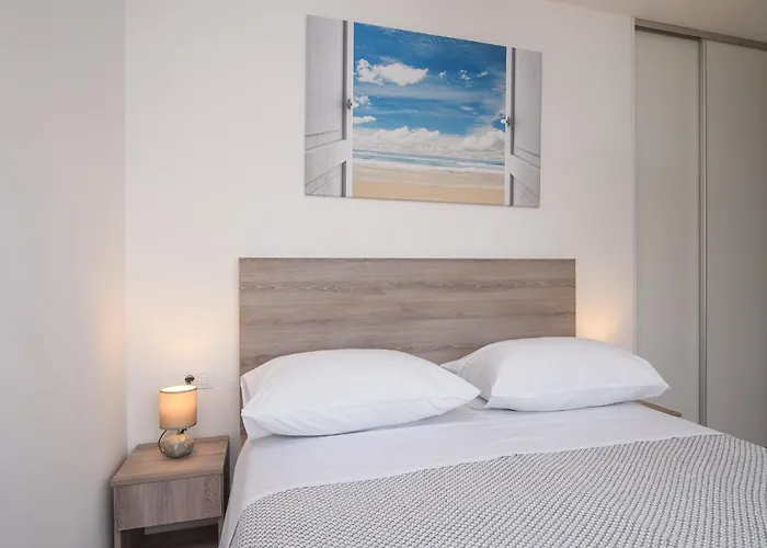 Apartamento Barbara & Zoran With Heated Swimming Pool *