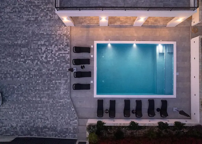 Barbara & Zoran With Heated Swimming Pool Seget Vranjica