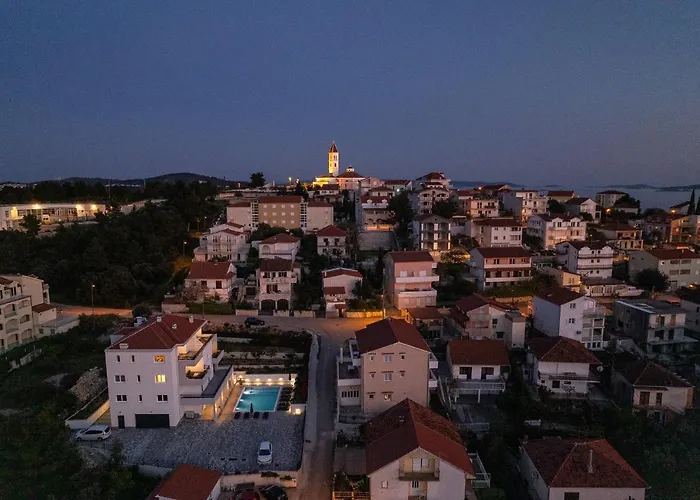 Barbara & Zoran With Heated Swimming Pool Apartamento Seget Vranjica