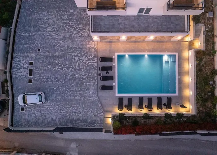 Barbara & Zoran With Heated Swimming Pool Apartamento Seget Vranjica