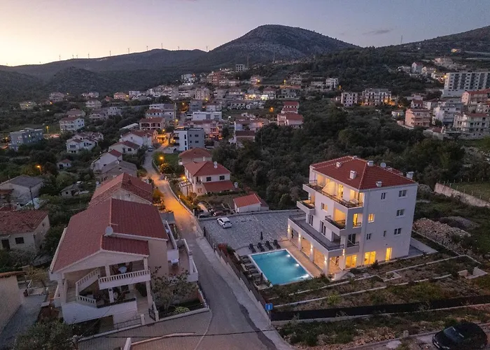 Apartamento Barbara & Zoran With Heated Swimming Pool *