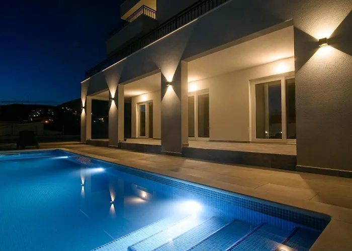 Barbara & Zoran With Heated Swimming Pool *