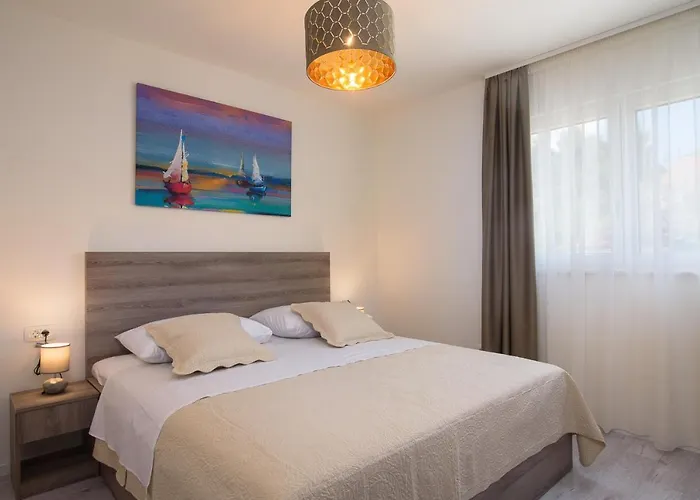 Apartamento Barbara & Zoran With Heated Swimming Pool Seget Vranjica