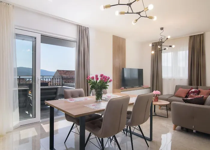Barbara & Zoran With Heated Swimming Pool Apartamento